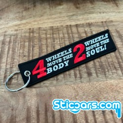 4 wheels move the body 2 wheels move the soul sleutelhanger